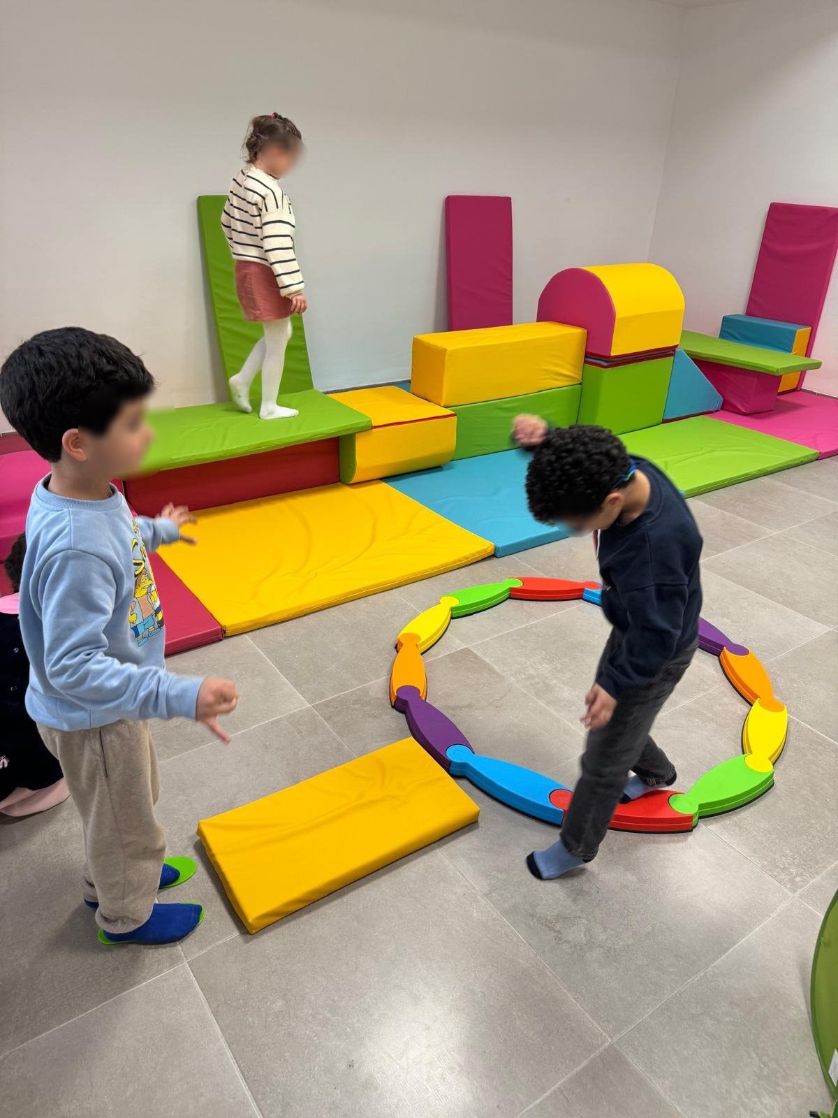 615050236_880029767944713_6749849445429610379_n